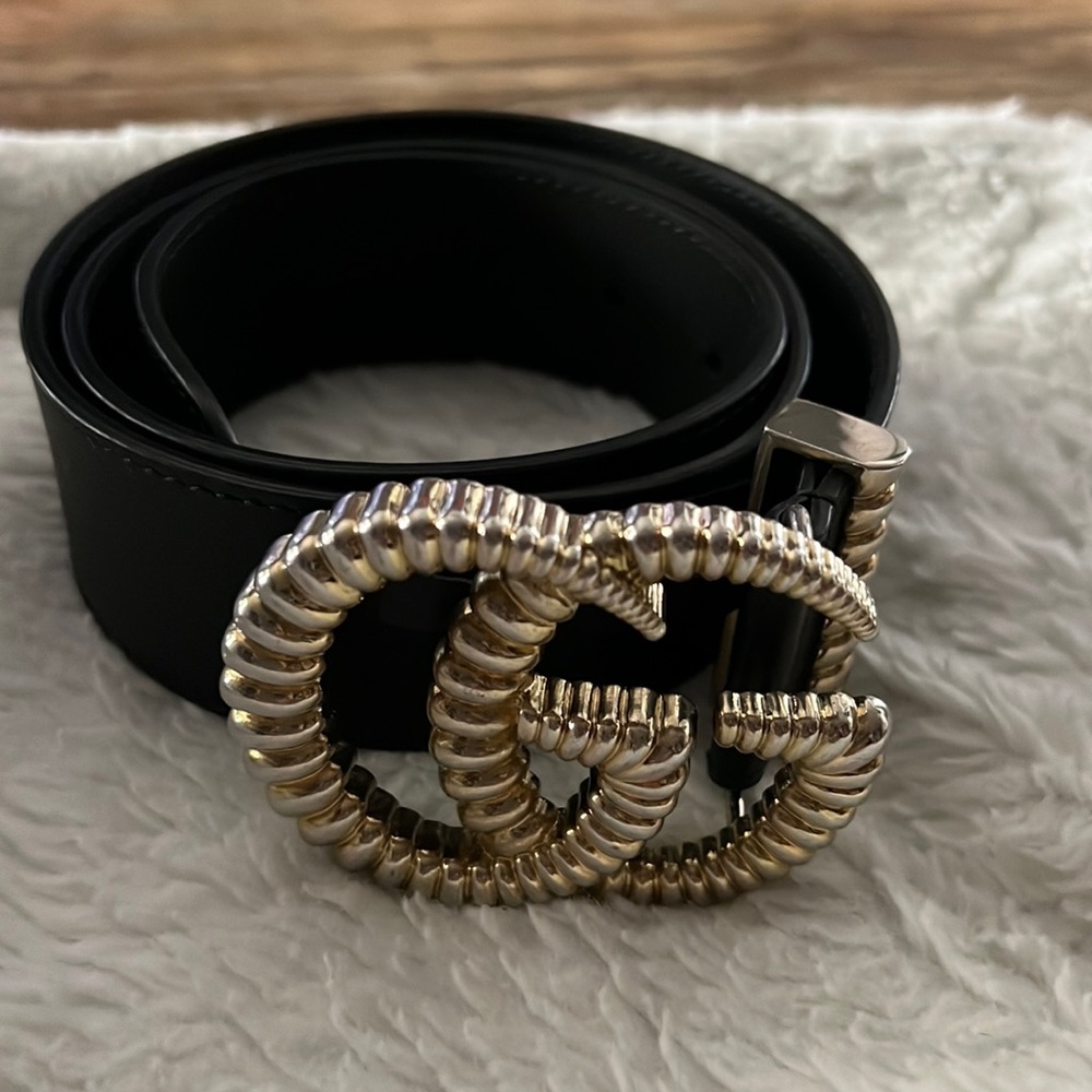 Gucci leather belt with double G
